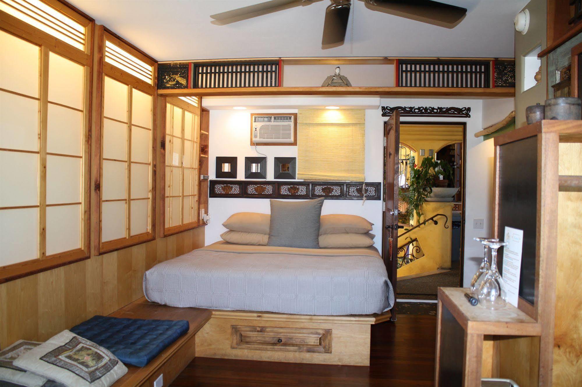 Secret Garden Inn เดลมาร์ ภายนอก รูปภาพ